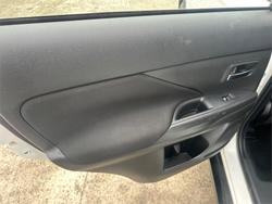 2018 MITSUBISHI
                OUTLANDER ES 5 SEAT (AWD)