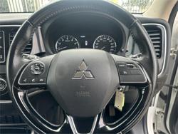 2018 MITSUBISHI
                OUTLANDER ES 5 SEAT (AWD)
