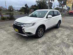 2018 MITSUBISHI
                OUTLANDER ES 5 SEAT (AWD)