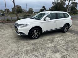 2018 MITSUBISHI
                OUTLANDER ES 5 SEAT (AWD)