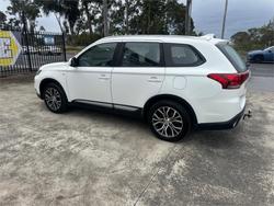 2018 MITSUBISHI
                OUTLANDER ES 5 SEAT (AWD)