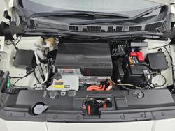2019 Nissan
                LEAF 