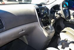 2011 Kia
Grand Carnival Platinum