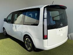 2022 Hyundai
STARIA