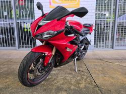 2015 Triumph DAYTONA 675 Red