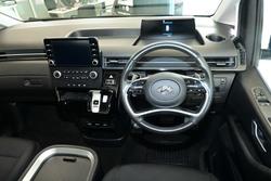 2022 Hyundai
STARIA