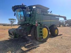 John Deere S670