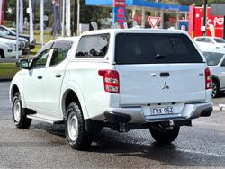 2017 Mitsubishi
Triton GLX
