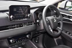 2024 Mitsubishi Outlander ES