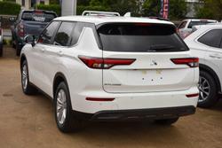 2024 Mitsubishi Outlander ES