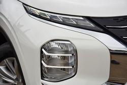 2024 Mitsubishi Outlander ES