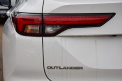 2024 Mitsubishi Outlander ES