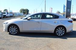 2024 MAZDA
                Mazda3 G20 EVOLVE