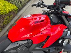 2022 DUCATI STREETFIGHTER V2 Red