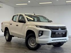 2022 Mitsubishi
Triton GLX