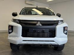 2022 Mitsubishi
Triton GLX