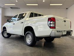 2022 Mitsubishi
Triton GLX
