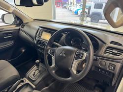 2022 Mitsubishi
Triton GLX