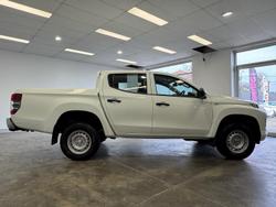 2022 Mitsubishi
Triton GLX