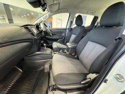 2022 Mitsubishi
Triton GLX