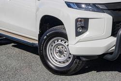 2021 Mitsubishi
Triton GLX