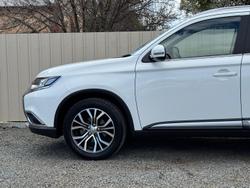 2018 Mitsubishi
                Outlander LS