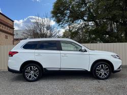 2018 Mitsubishi
                Outlander LS