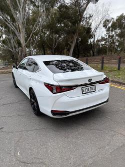 2024 Lexus
ES 300h F Sport