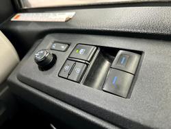 2020 Toyota Hiace Commuter GDH322R French Vanilla