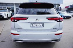 2021 Mitsubishi
Outlander Exceed Tourer