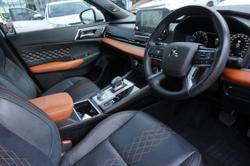 2021 Mitsubishi
Outlander Exceed Tourer
