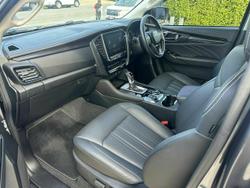 2023 Isuzu
MU-X LS-T
