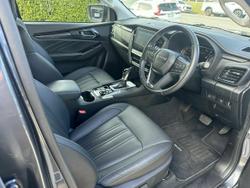 2023 Isuzu
MU-X LS-T