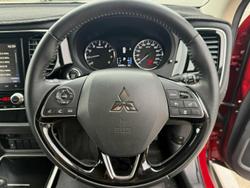 2020 Mitsubishi
Outlander LS