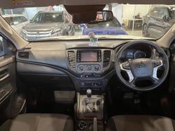 2021 Mitsubishi
Triton GLX