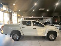 2021 Mitsubishi
Triton GLX