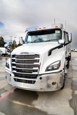 2024 Freightliner Cascadia 126 Tipper White