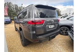 2024 Toyota
Landcruiser VX