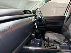 2017 Toyota
Hilux Workmate