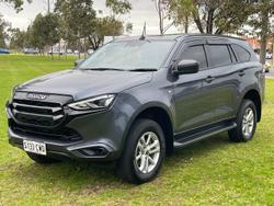 2022 Isuzu
MU-X LS-M