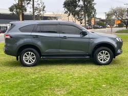 2022 Isuzu
MU-X LS-M