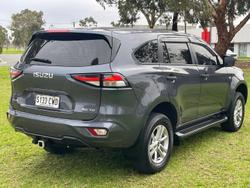 2022 Isuzu
MU-X LS-M