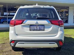 2018 Mitsubishi Outlander ES ZL MY19 White