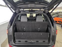 2019 Land Rover
                Discovery SD6 HSE