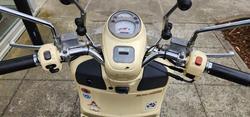 2009 VESPA GTV 250ie CREAM