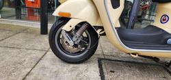 2009 VESPA GTV 250ie CREAM