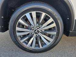 2020 Mitsubishi
                Outlander LS