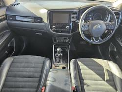 2020 Mitsubishi
                Outlander LS