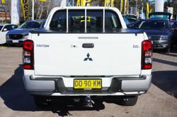 2020 Mitsubishi
Triton GLX