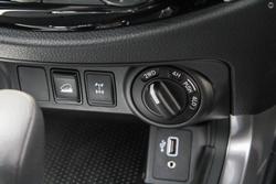 2024 Nissan
                Navara SL